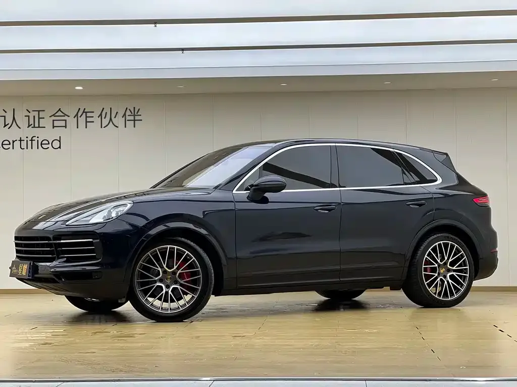Porsche Cayenne — фото 1