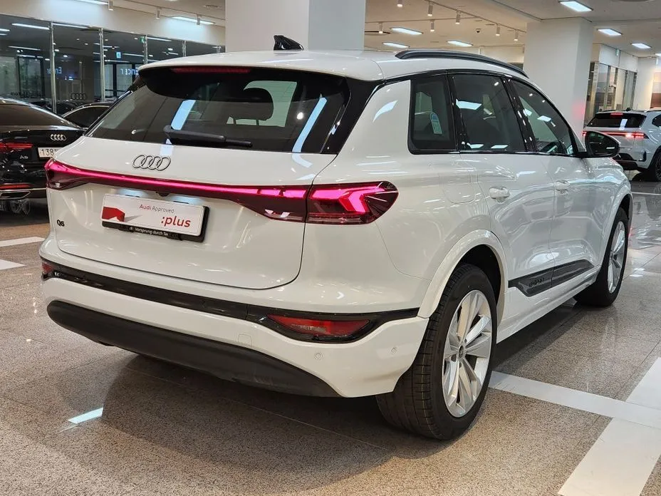 Audi Q6 e-tron — фото 7