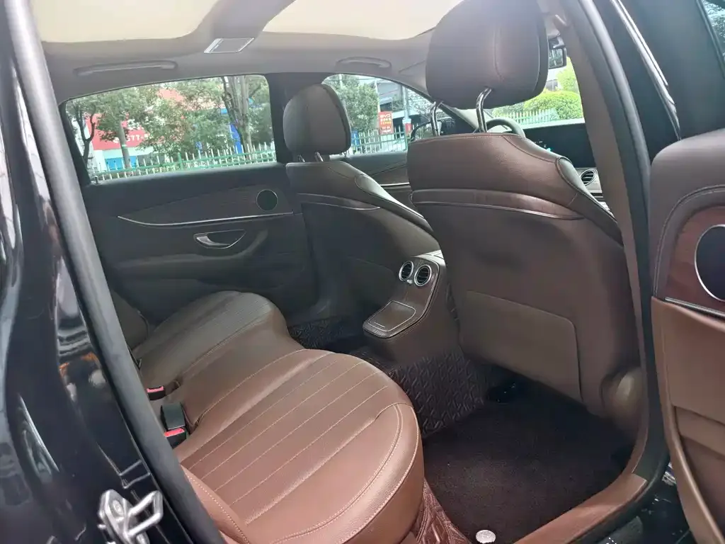 Mercedes-Benz E-Class — фото 2