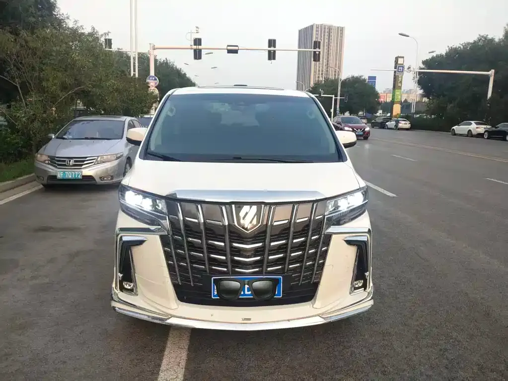 Toyota Vellfire — фото 4