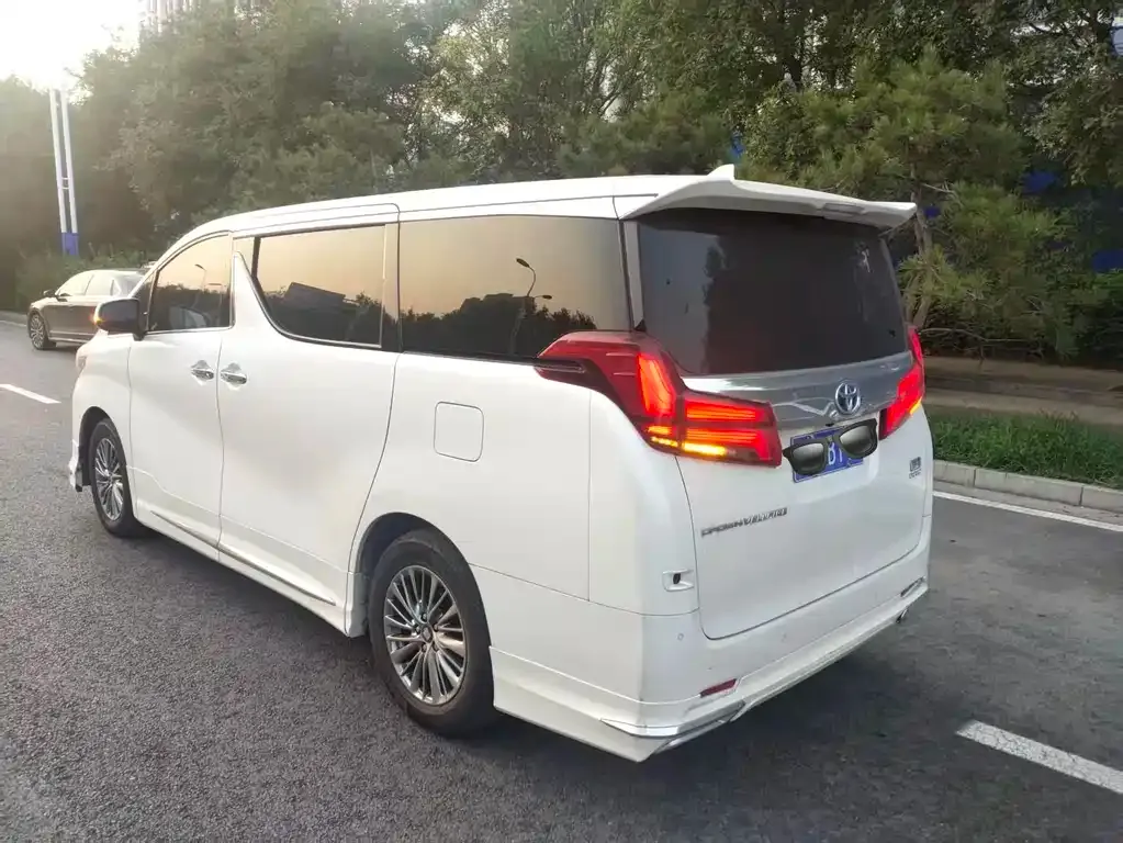 Toyota Vellfire — фото 6