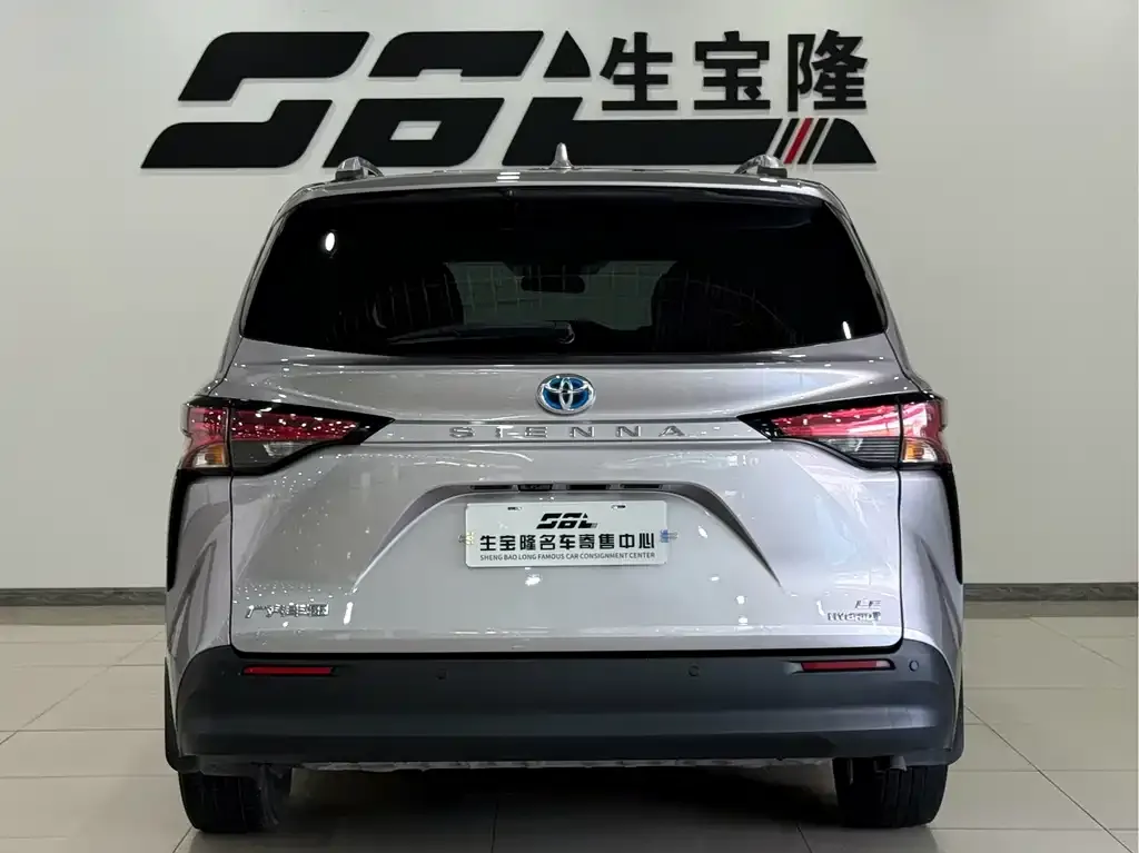 Toyota Sienna — фото 2