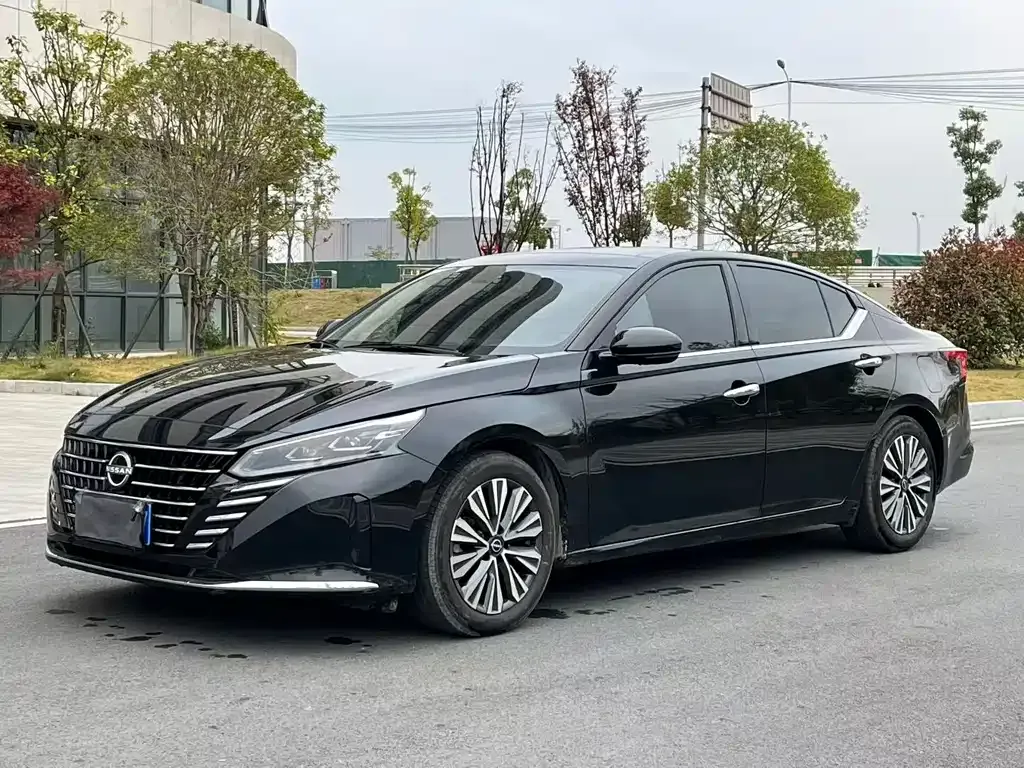 Nissan Teana — фото 1
