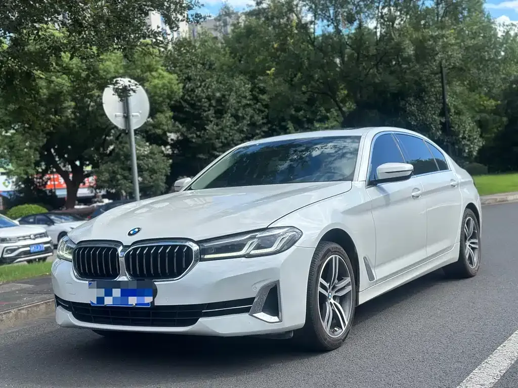 BMW 5 Series — фото 1