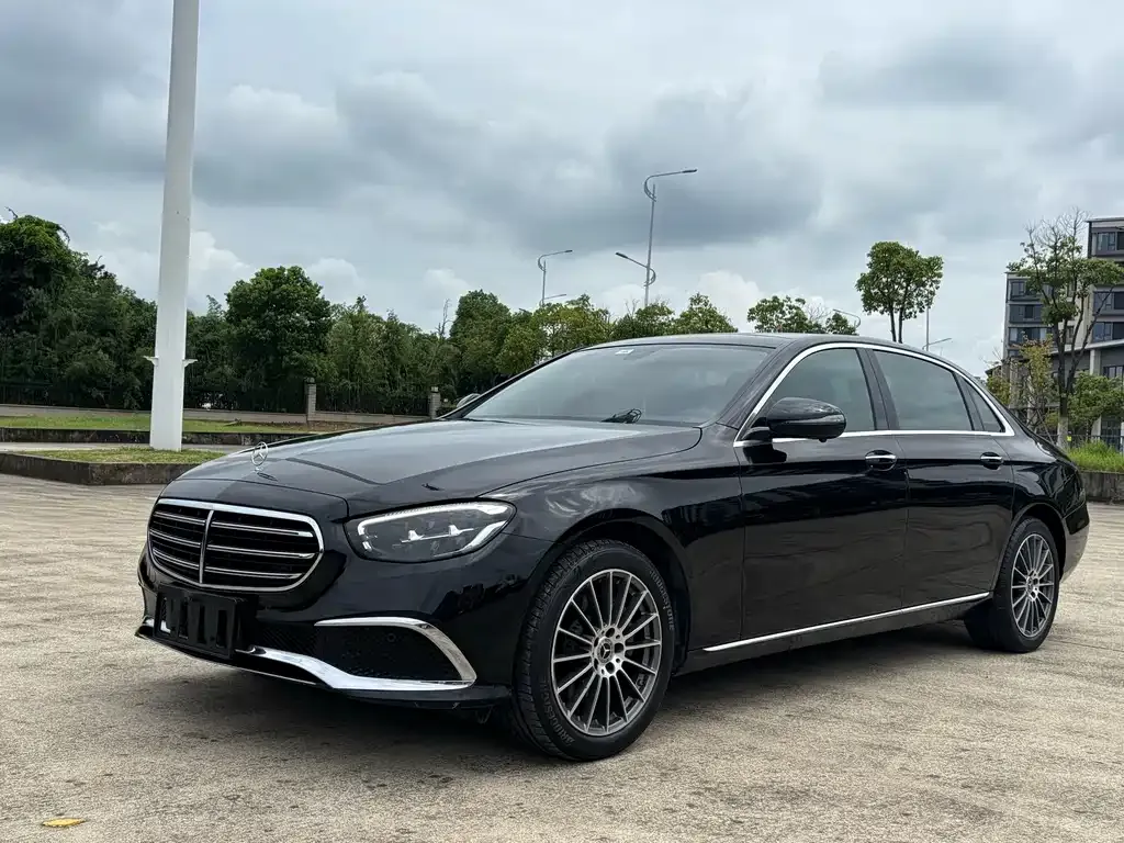 Mercedes-Benz E-Class — фото 1