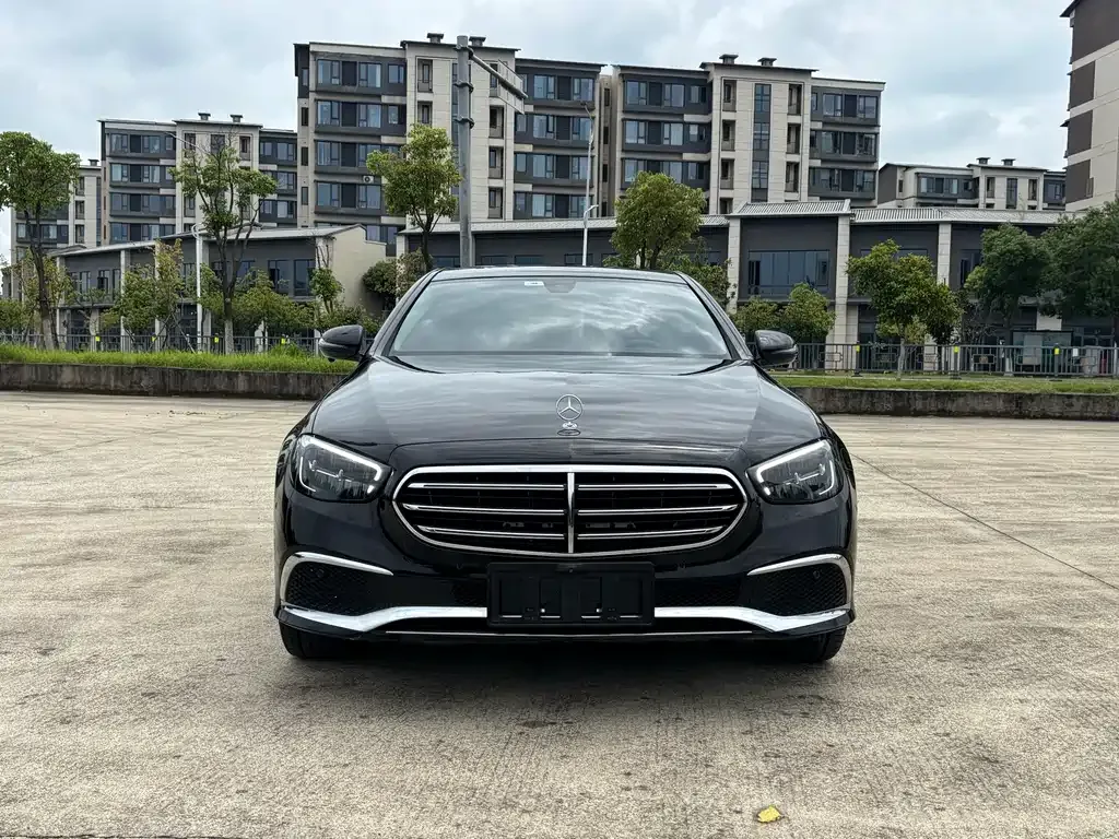 Mercedes-Benz E-Class — фото 8