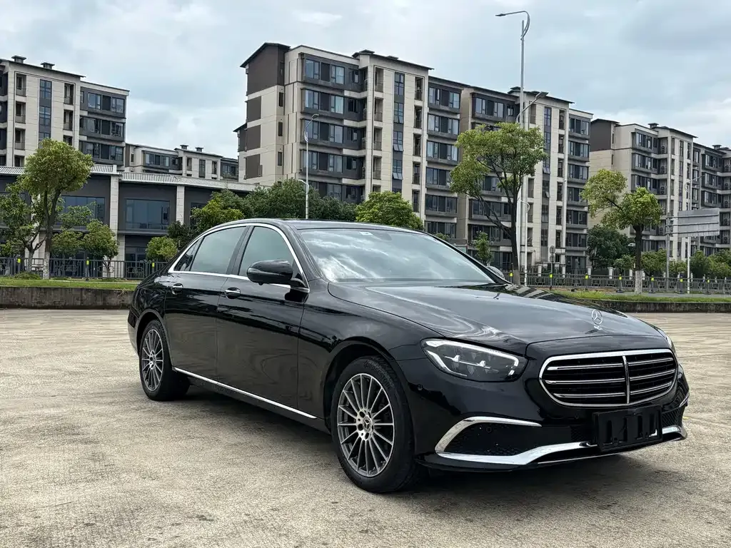 Mercedes-Benz E-Class — фото 4