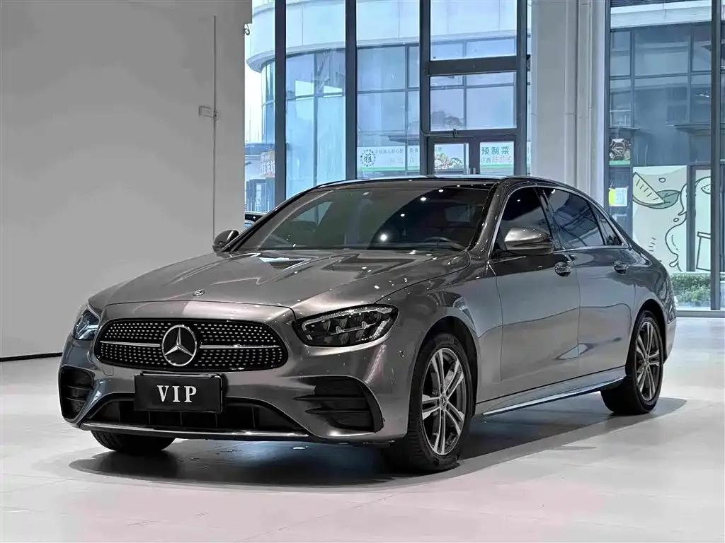 Mercedes-Benz E-Class — фото 1