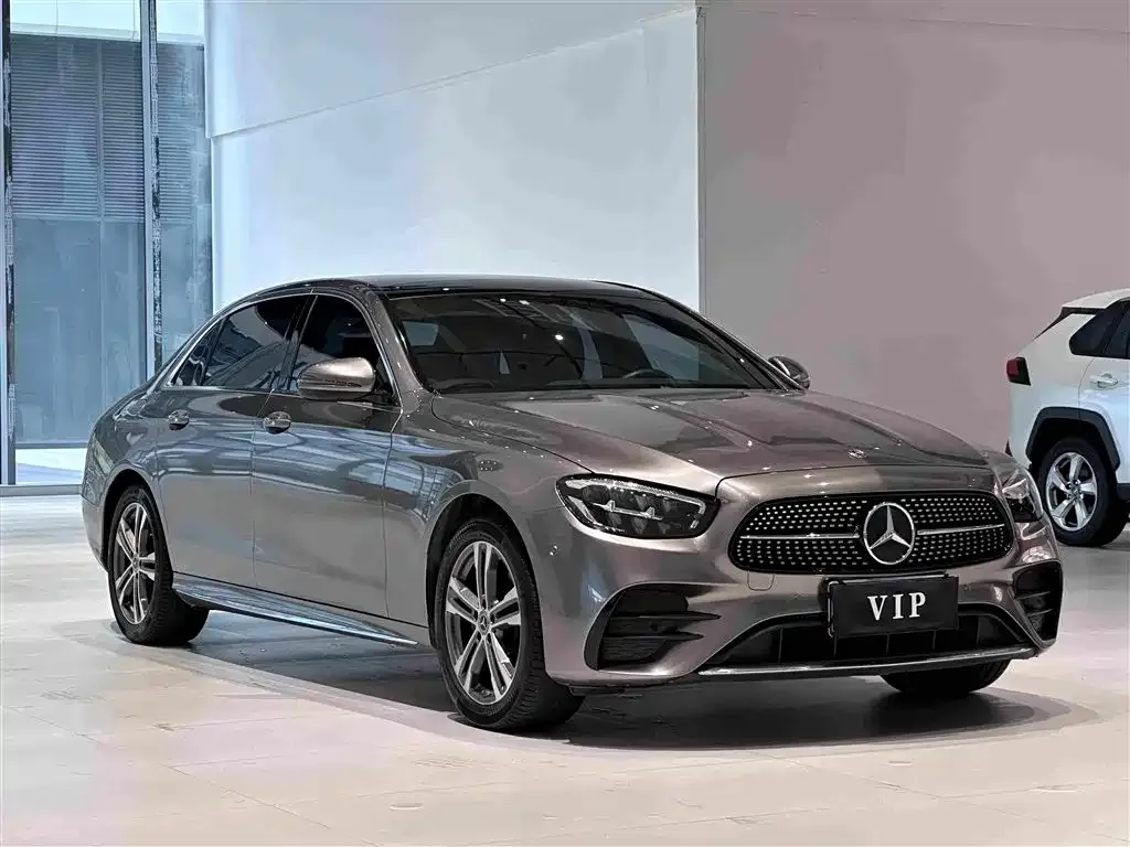 Mercedes-Benz E-Class — фото 4