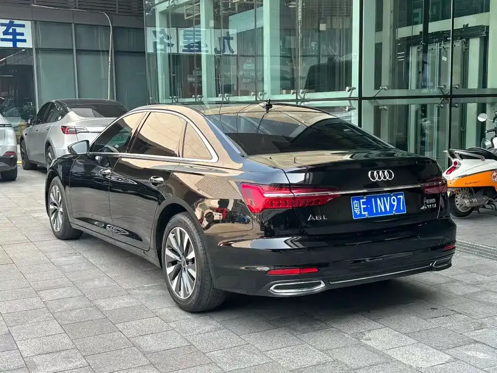 Audi A6L — фото 9