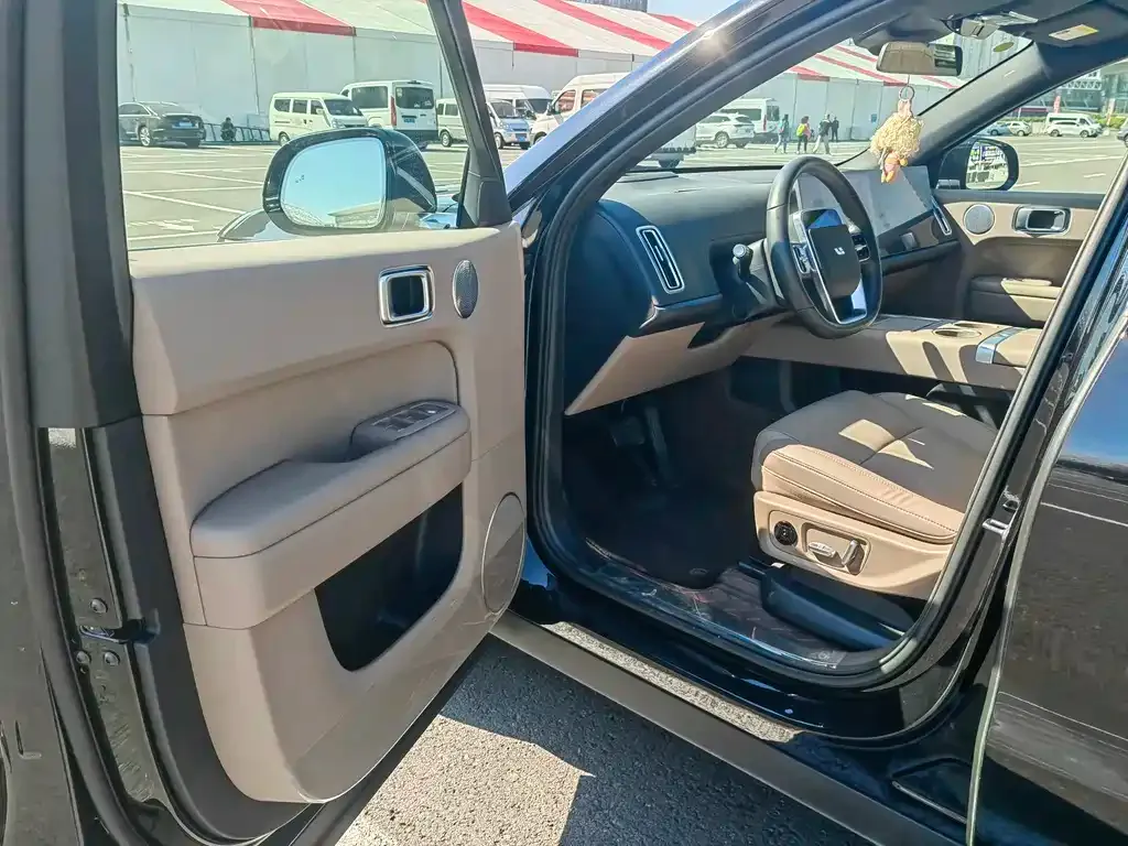 Li Auto L6 — фото 2