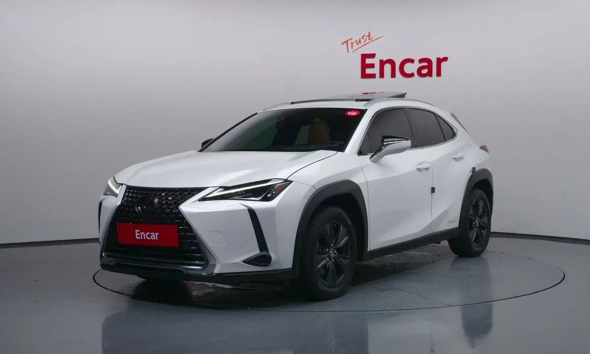 Lexus UX — фото 1