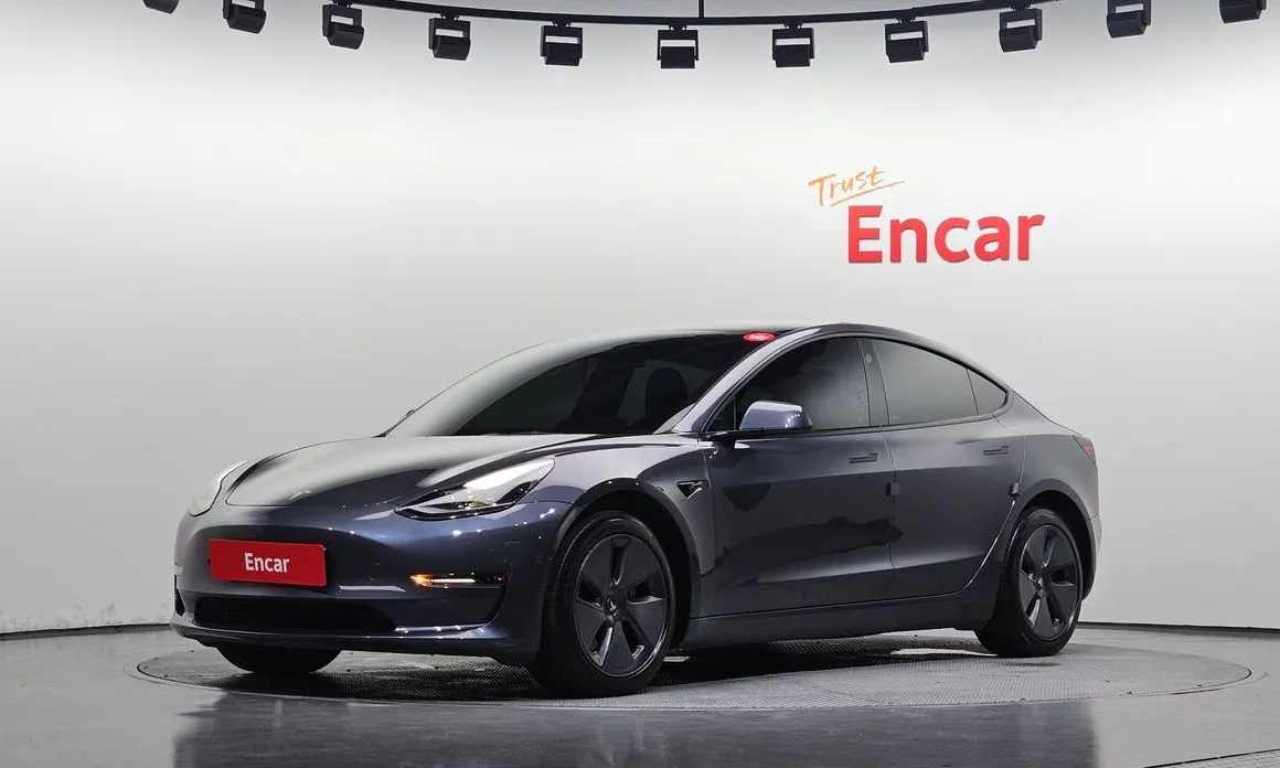 Tesla Model 3 — фото 1