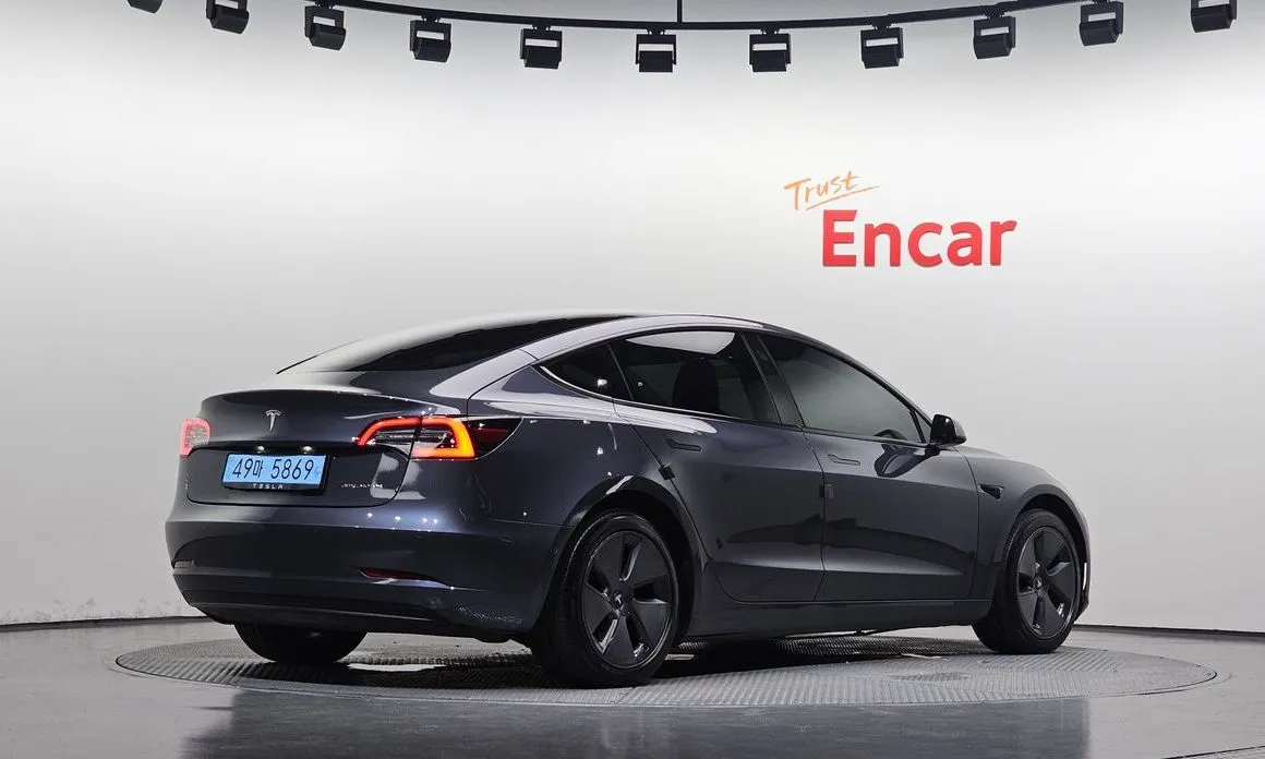 Tesla Model 3 — фото 4