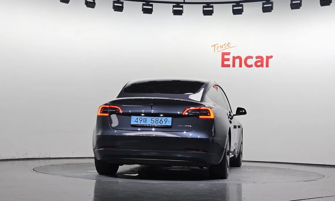 Tesla Model 3 — фото 8