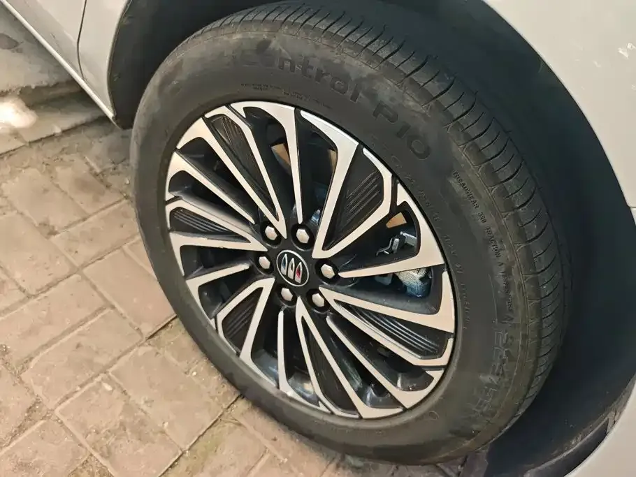 Buick GL8 Hybrid — фото 6
