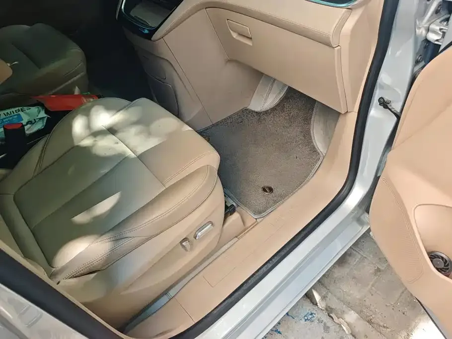 Buick GL8 Hybrid — фото 3