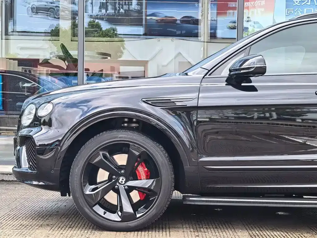 Bentley Bentayga — фото 2