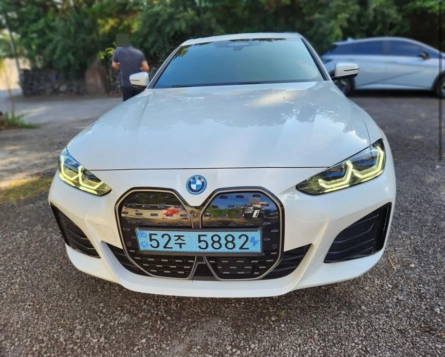 BMW i4 — фото 10