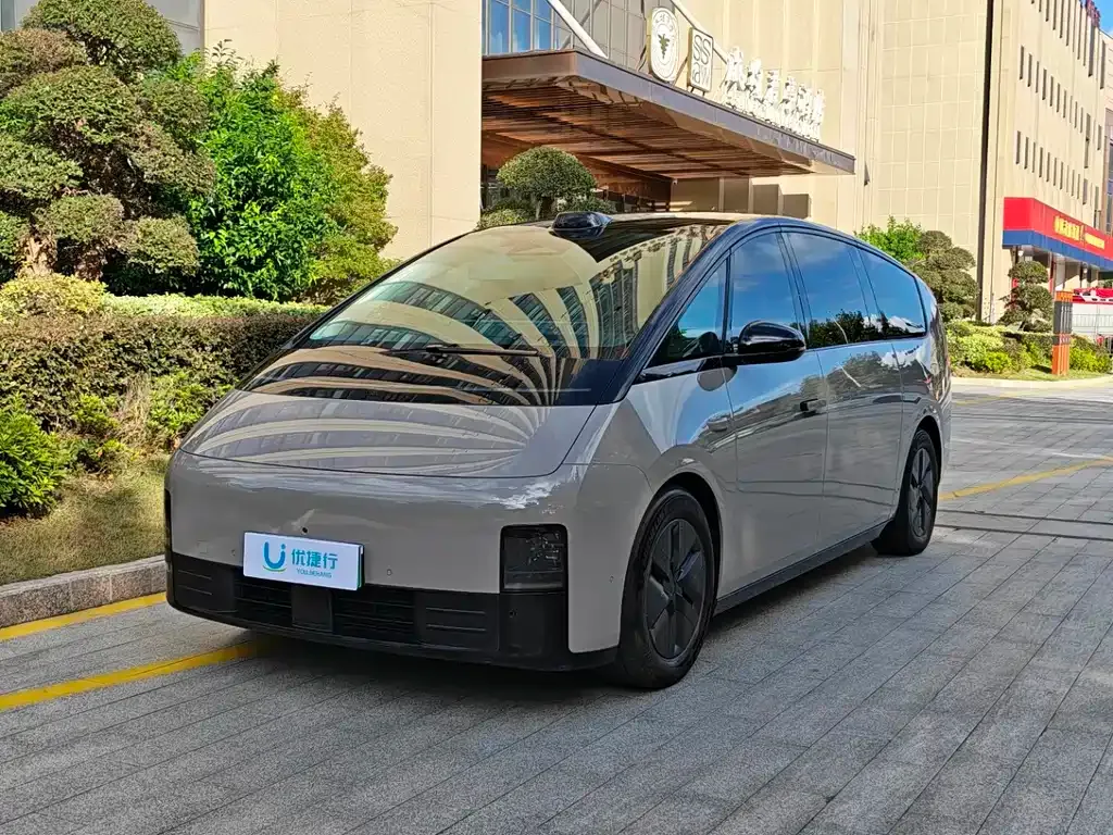 Li Auto MEGA — фото 1
