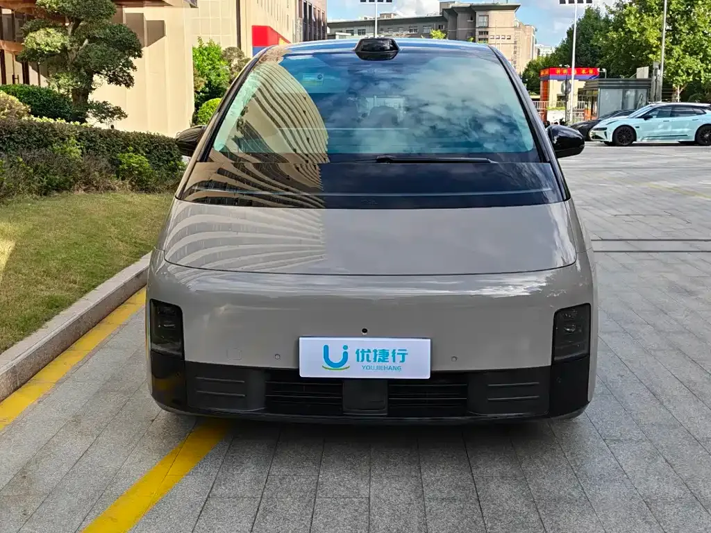 Li Auto MEGA — фото 3