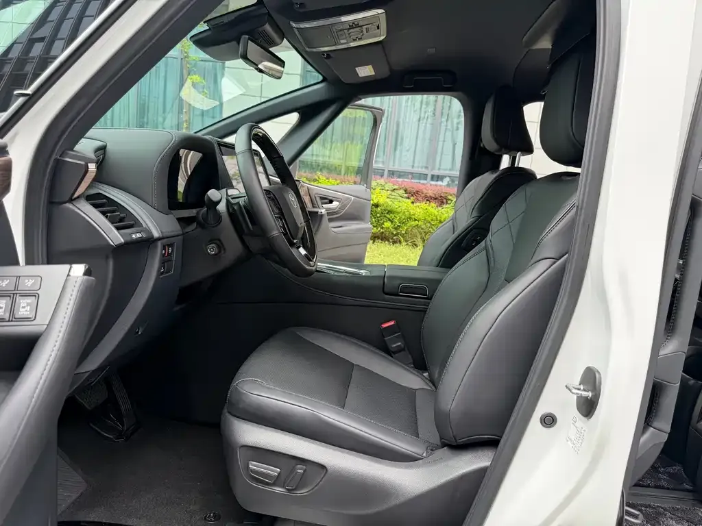 Toyota Alphard — фото 2