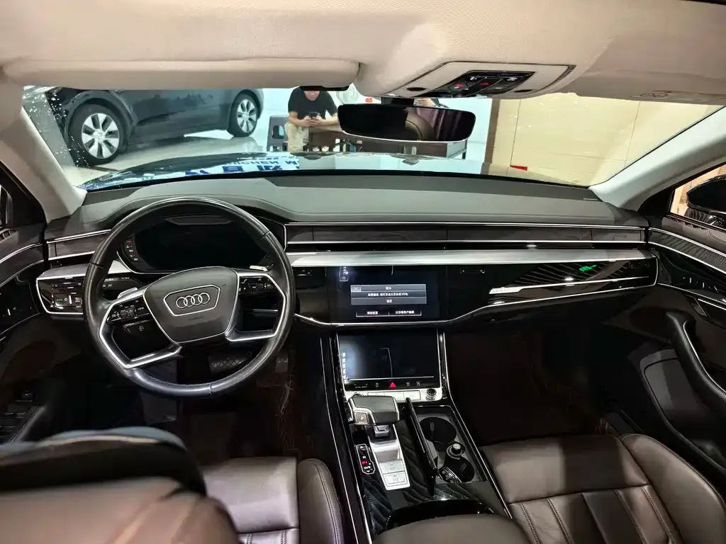 Audi A8 — фото 5