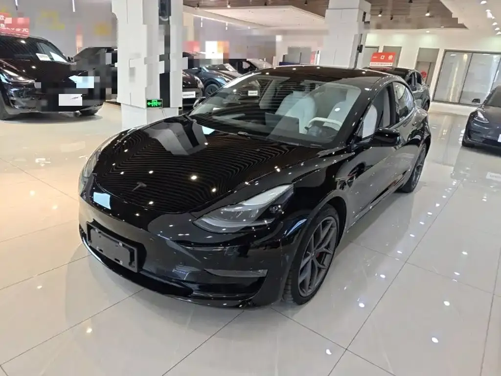 Tesla Model 3 — фото 1