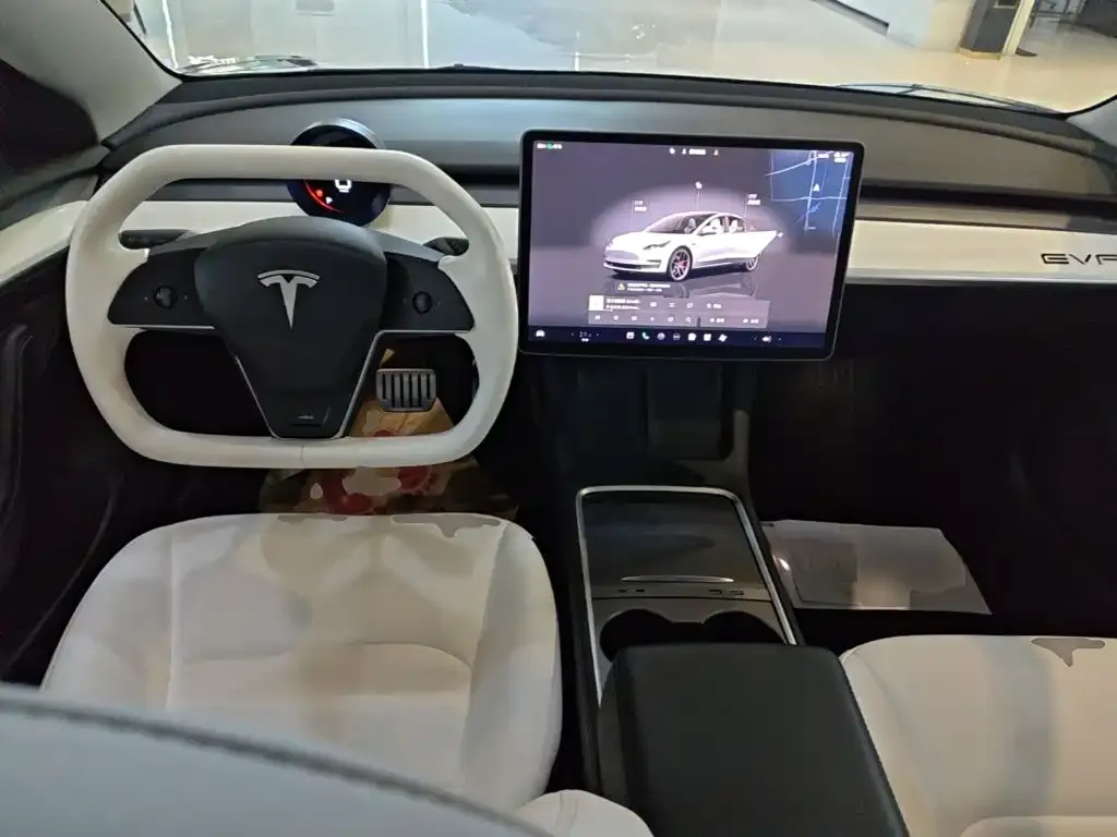 Tesla Model 3 — фото 2
