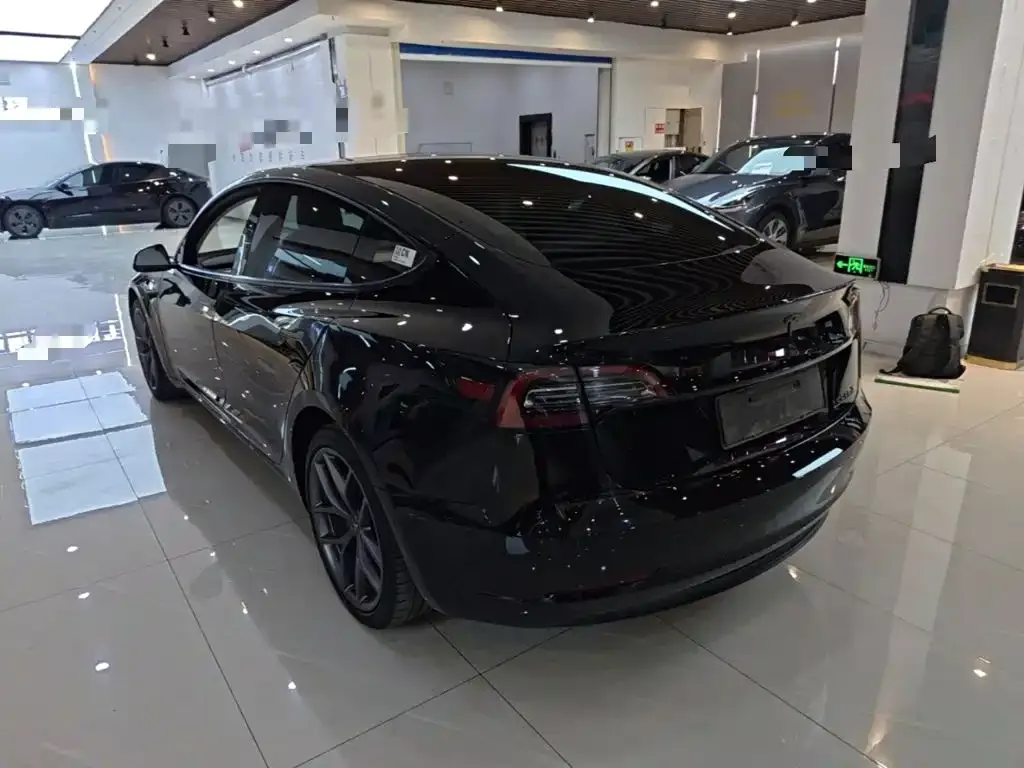Tesla Model 3 — фото 3