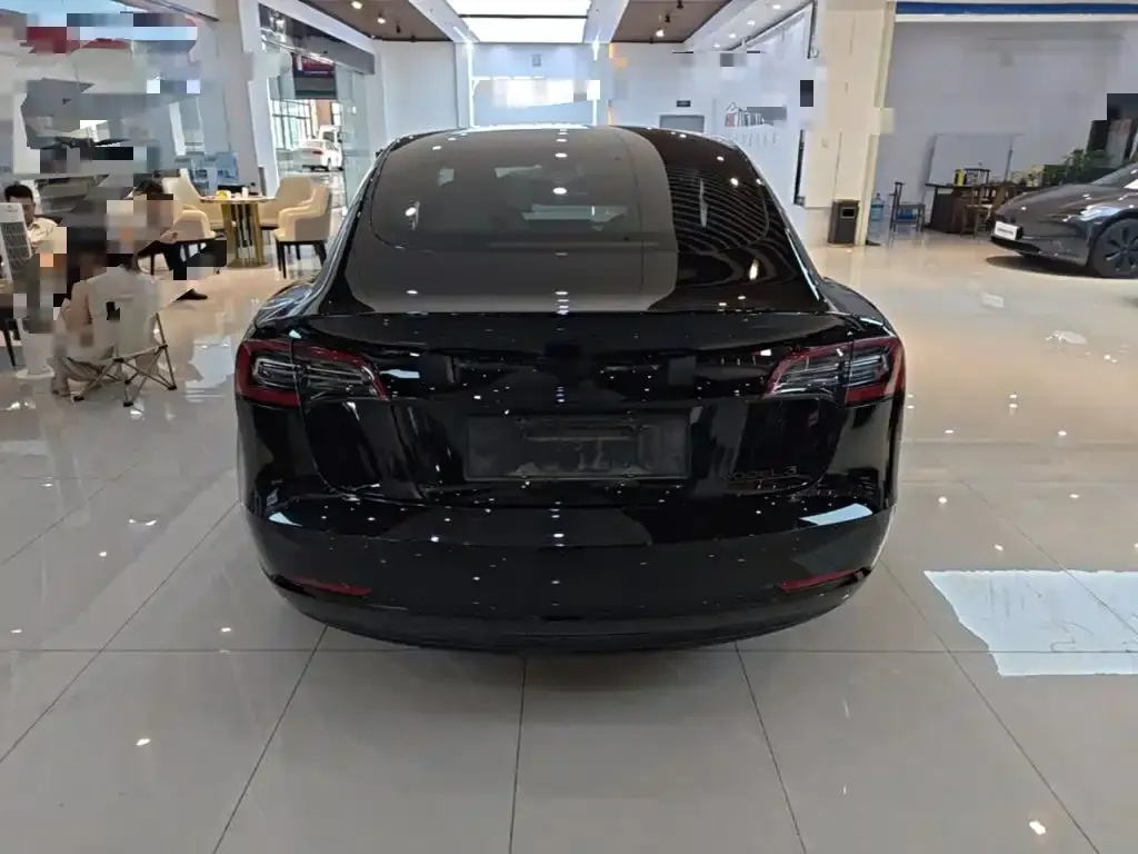 Tesla Model 3 — фото 10