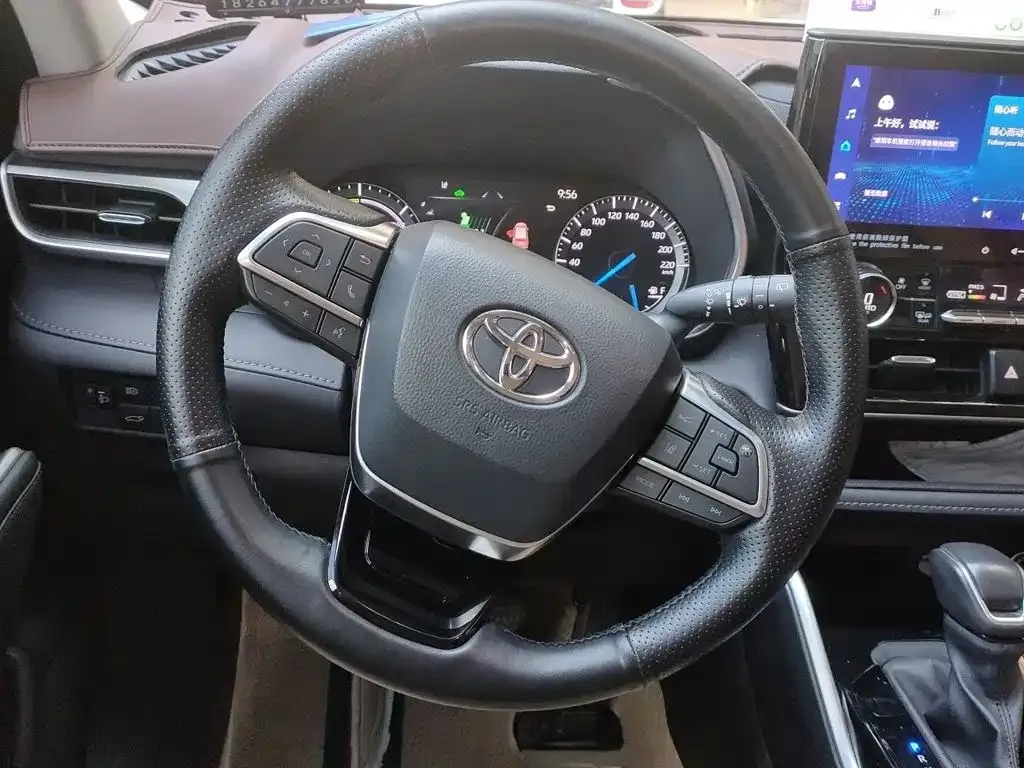 Toyota Highlander — фото 10