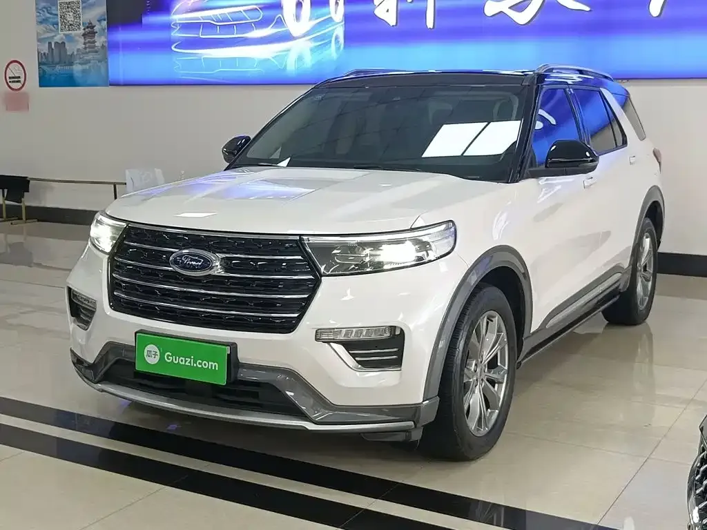 Ford Explorer — фото 1