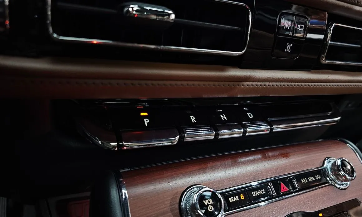 Lincoln Aviator — фото 9