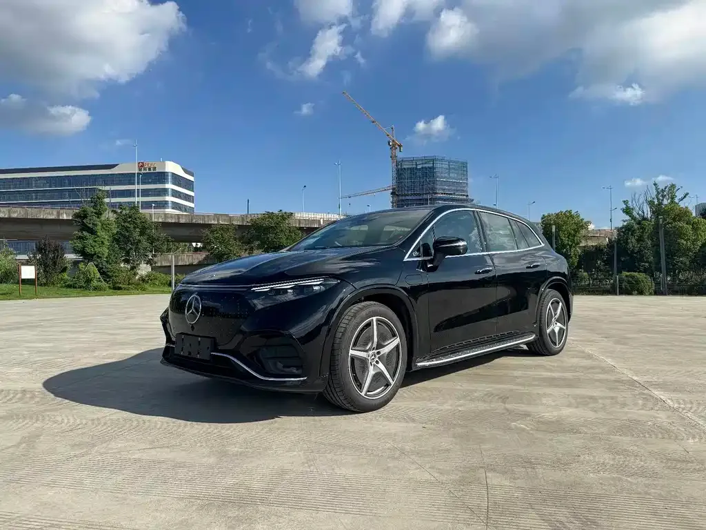 Mercedes-Benz EQS SUV — фото 1