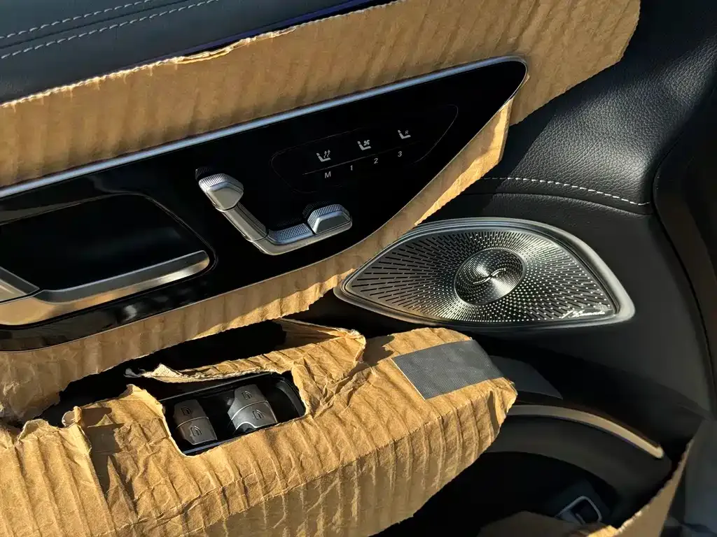 Mercedes-Benz EQS SUV — фото 3