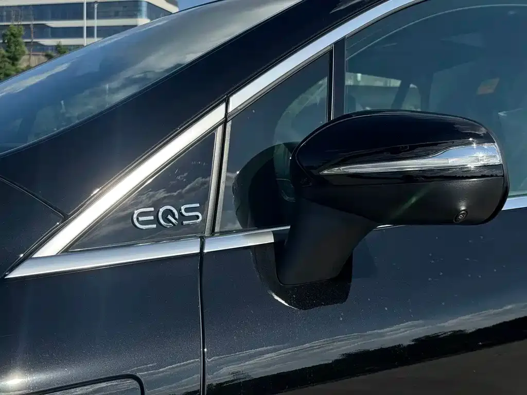 Mercedes-Benz EQS SUV — фото 4