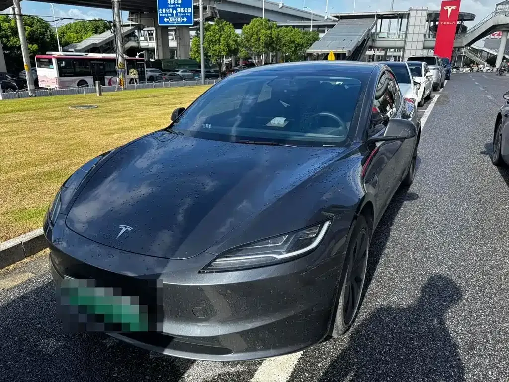 Tesla Model 3 — фото 1