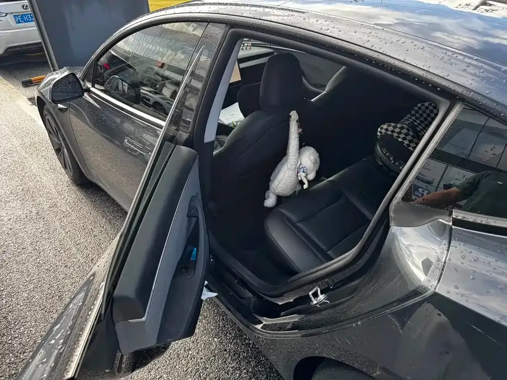 Tesla Model 3 — фото 4