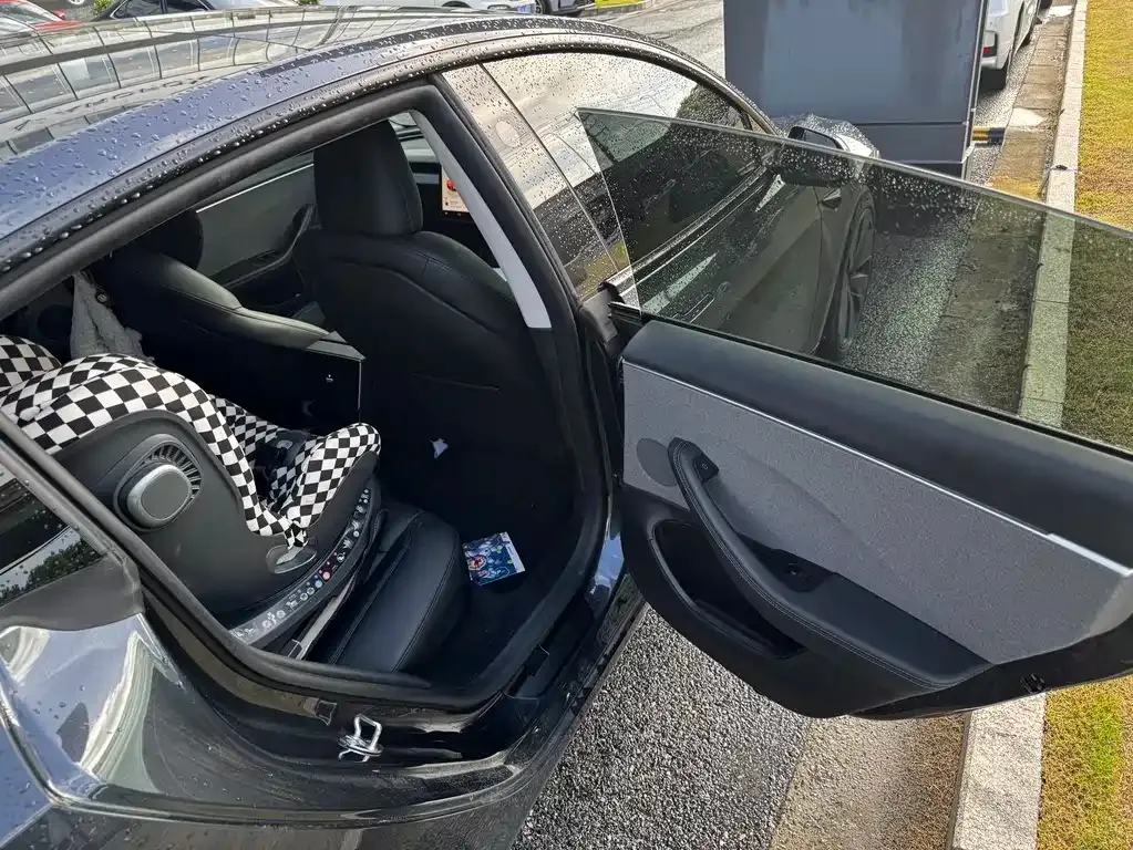 Tesla Model 3 — фото 8