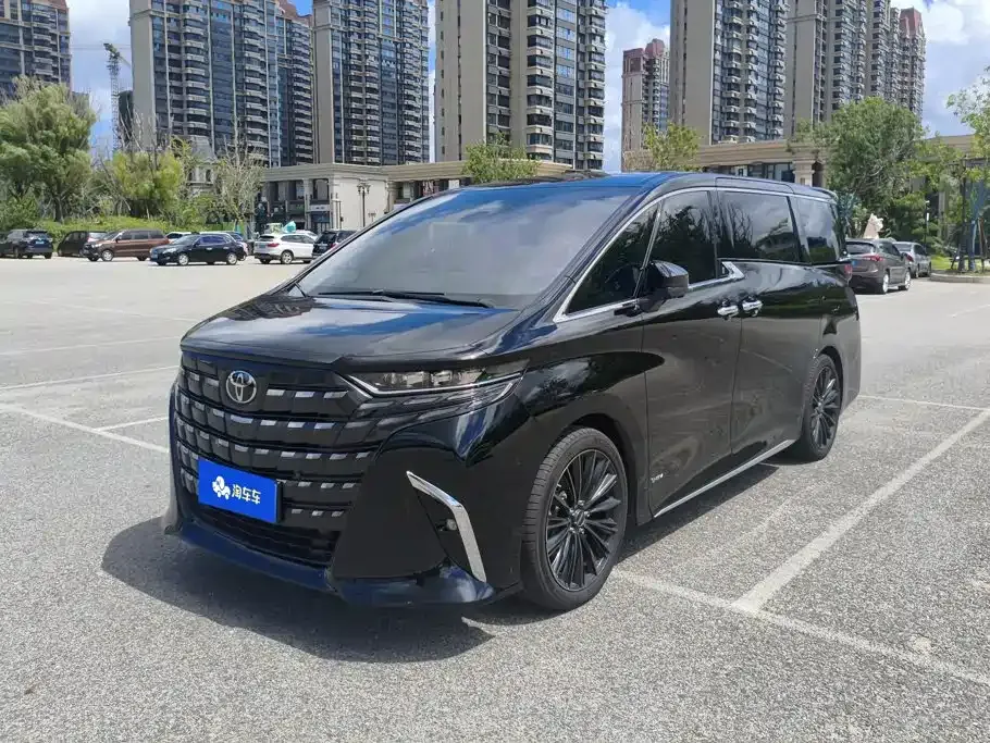 Toyota Alphard — фото 1
