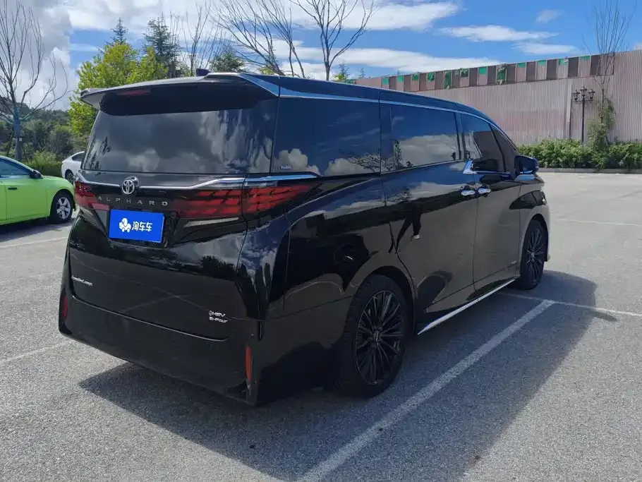 Toyota Alphard — фото 3