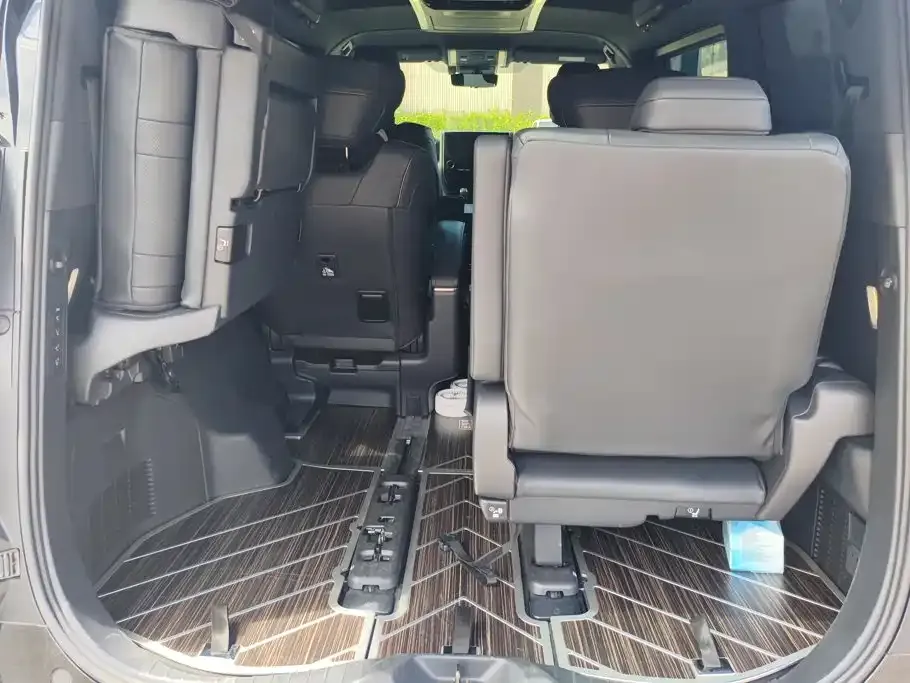 Toyota Alphard — фото 7