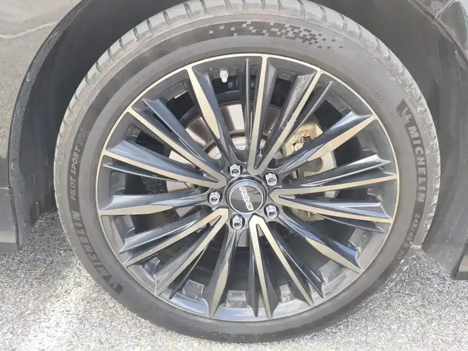 Toyota Alphard — фото 9