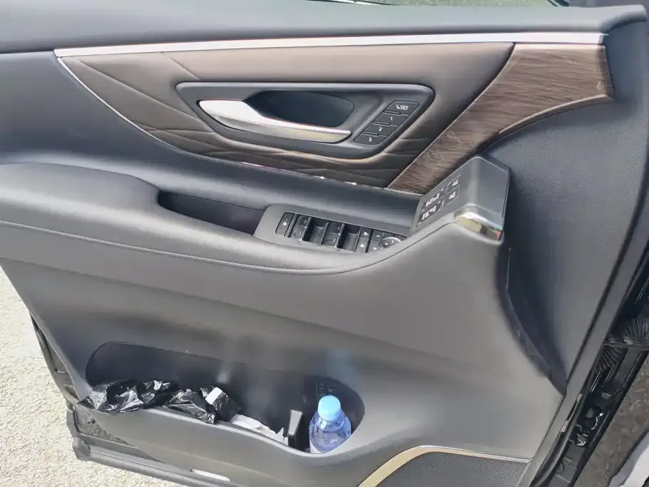 Toyota Alphard — фото 2