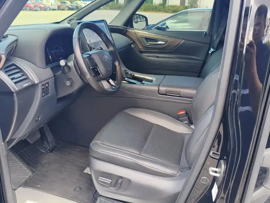 Toyota Alphard — фото 8