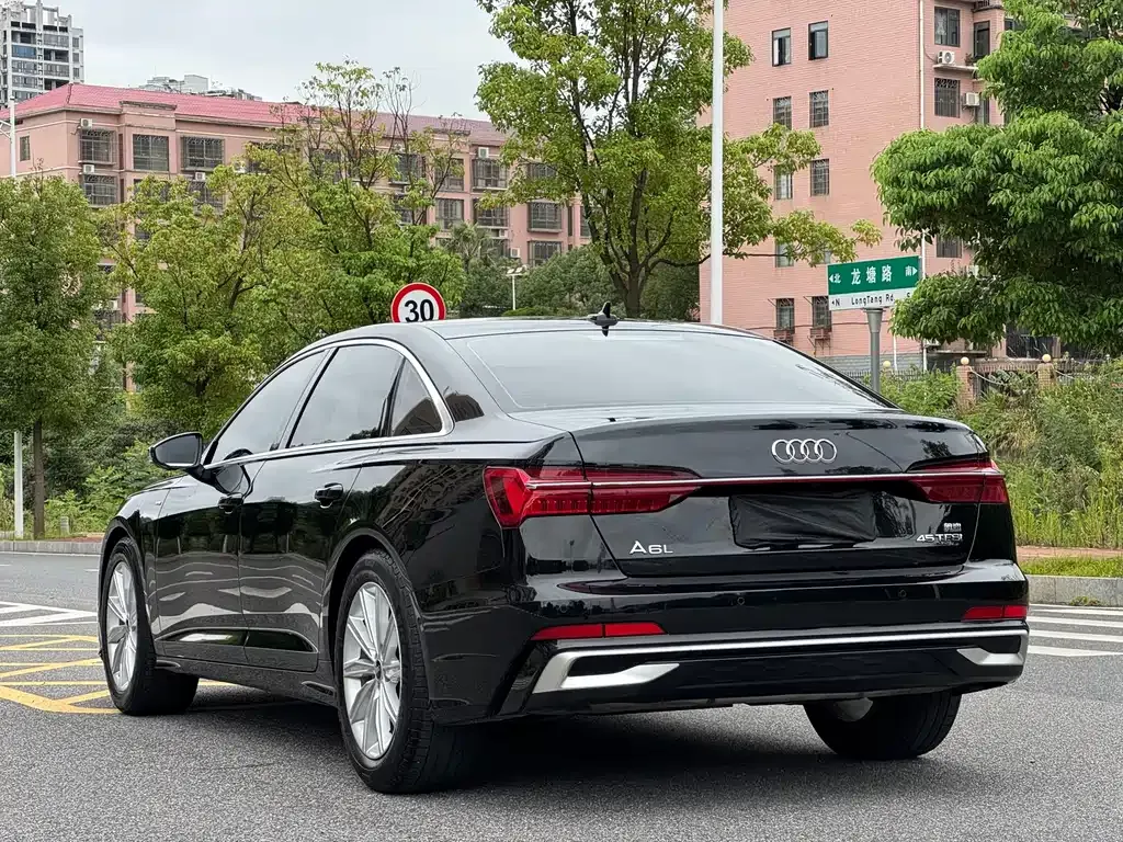 Audi A6L — фото 2