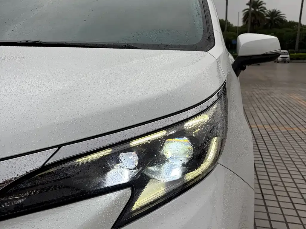 Toyota Granvia — фото 5