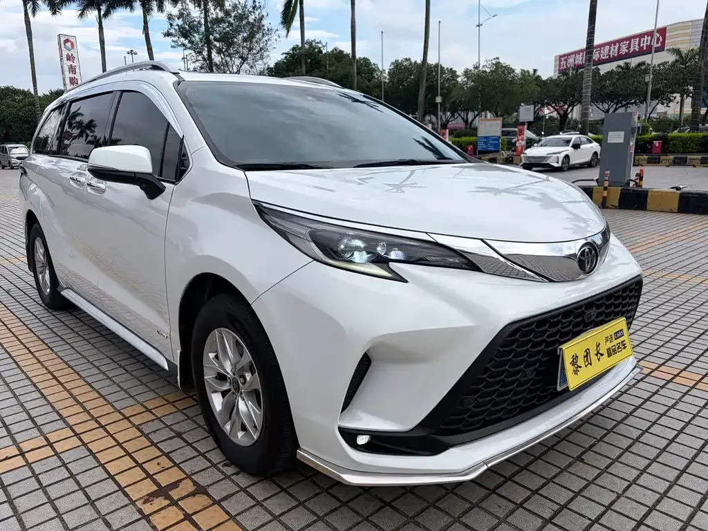 Toyota Granvia — фото 10