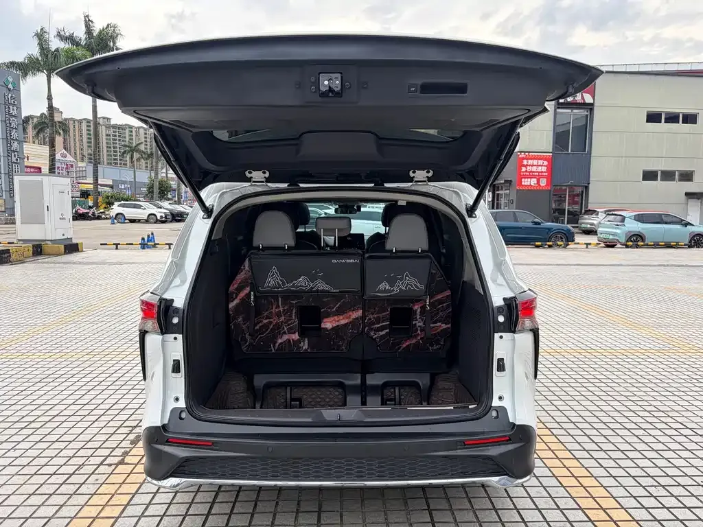 Toyota Granvia — фото 7